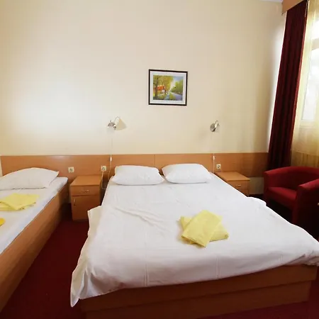 イン Aleksander A *